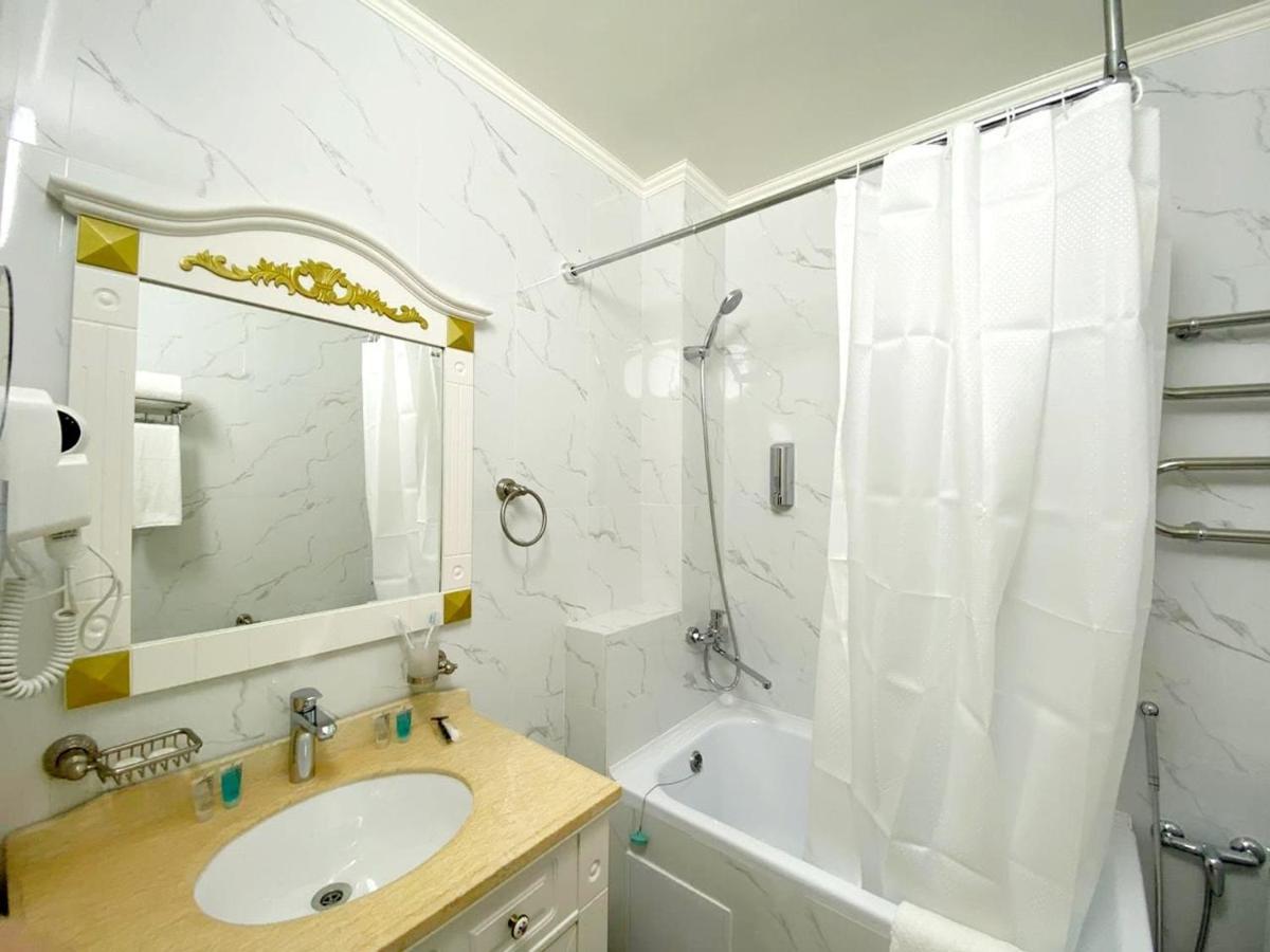 Gold Boutique Hotel Алматы Экстерьер фото